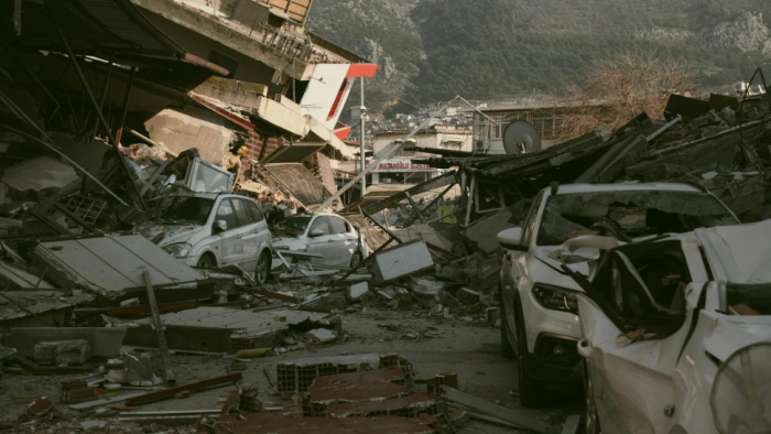 Sarsıntının Gölgesinde / 6 Şubat. Saat 4:17 .......2023